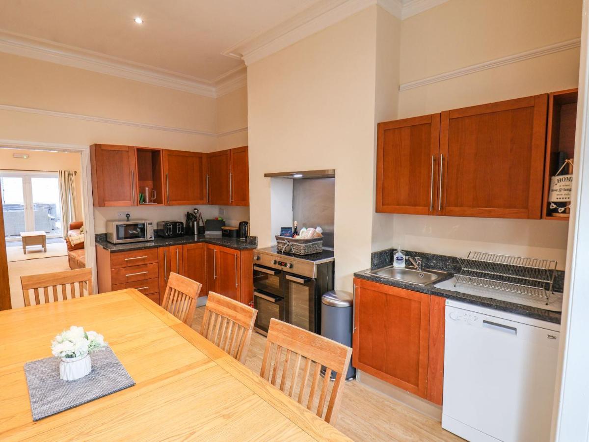 4 Normanby Terrace Vila Whitby Exterior foto
